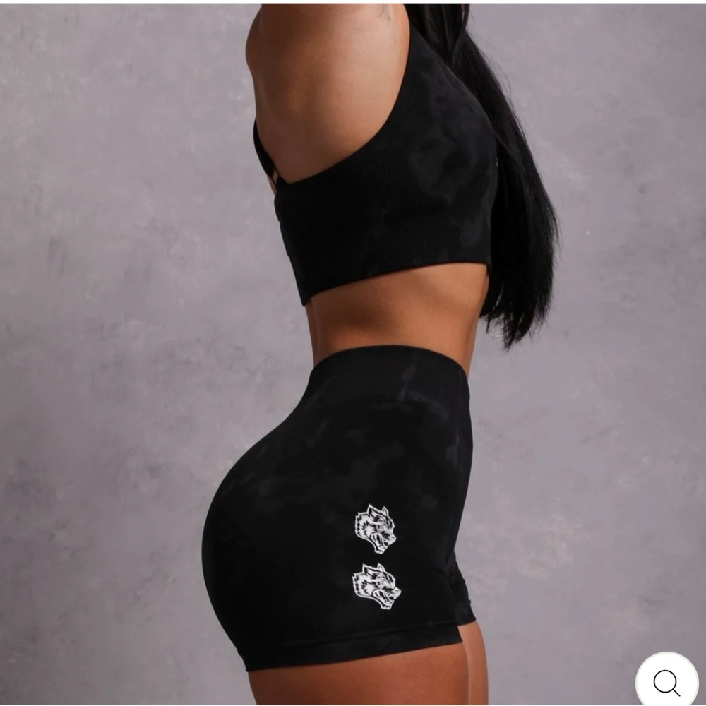 QUAD WOLF EVERSON "KATYA" SHORTS IN TONAL BLACK JUMBO MARBLE